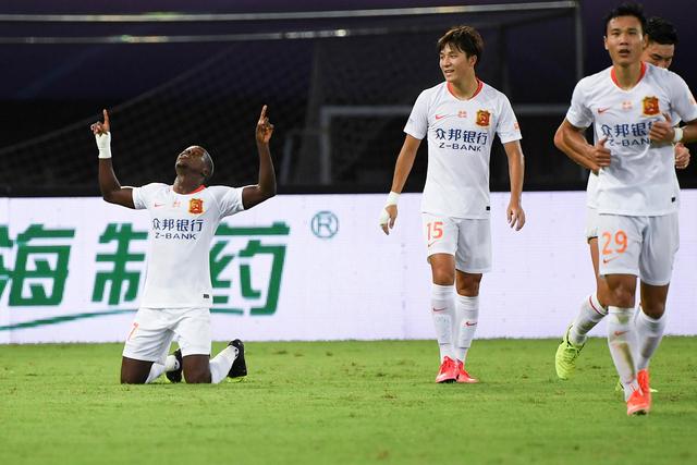 尤文官方：青年队20岁中卫费利佩十字韧带受伤